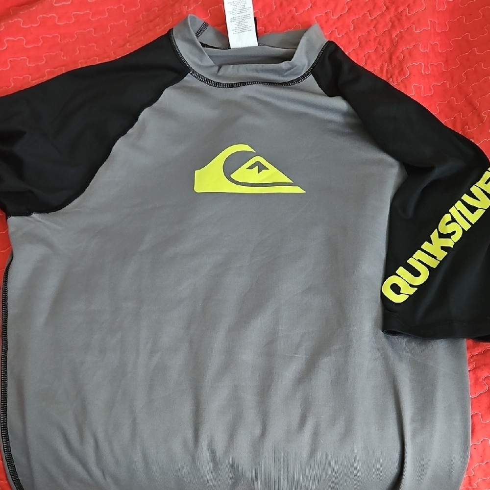 Quiksilver Gray and Black Surf Shirt